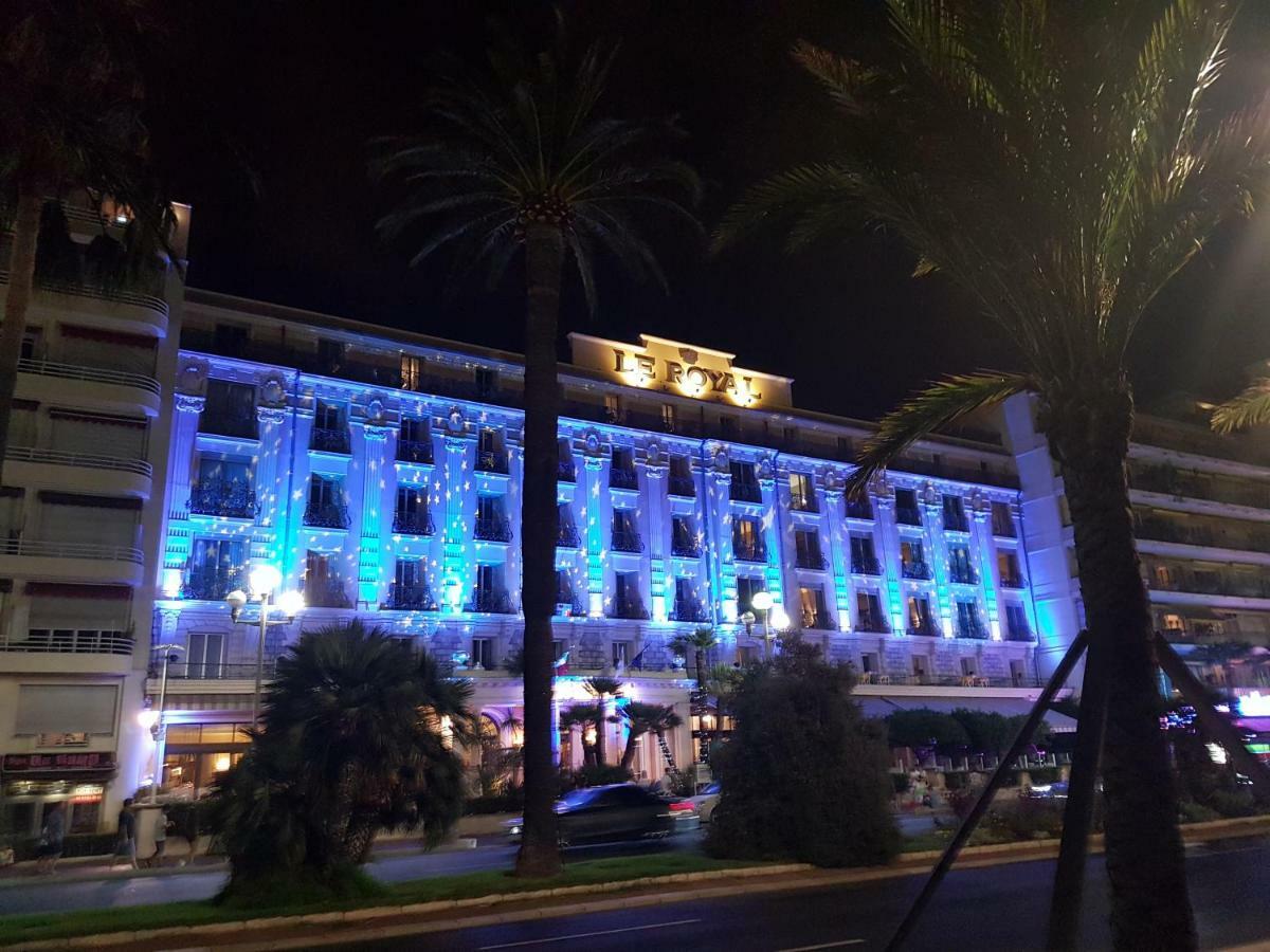 Les Palmiers A 700m De La Nice